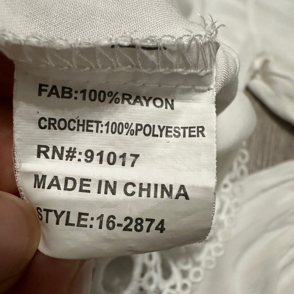 🛍️ Solitare Cold shoulder Lace trimmed top size Medium - Picture 3 of 11
